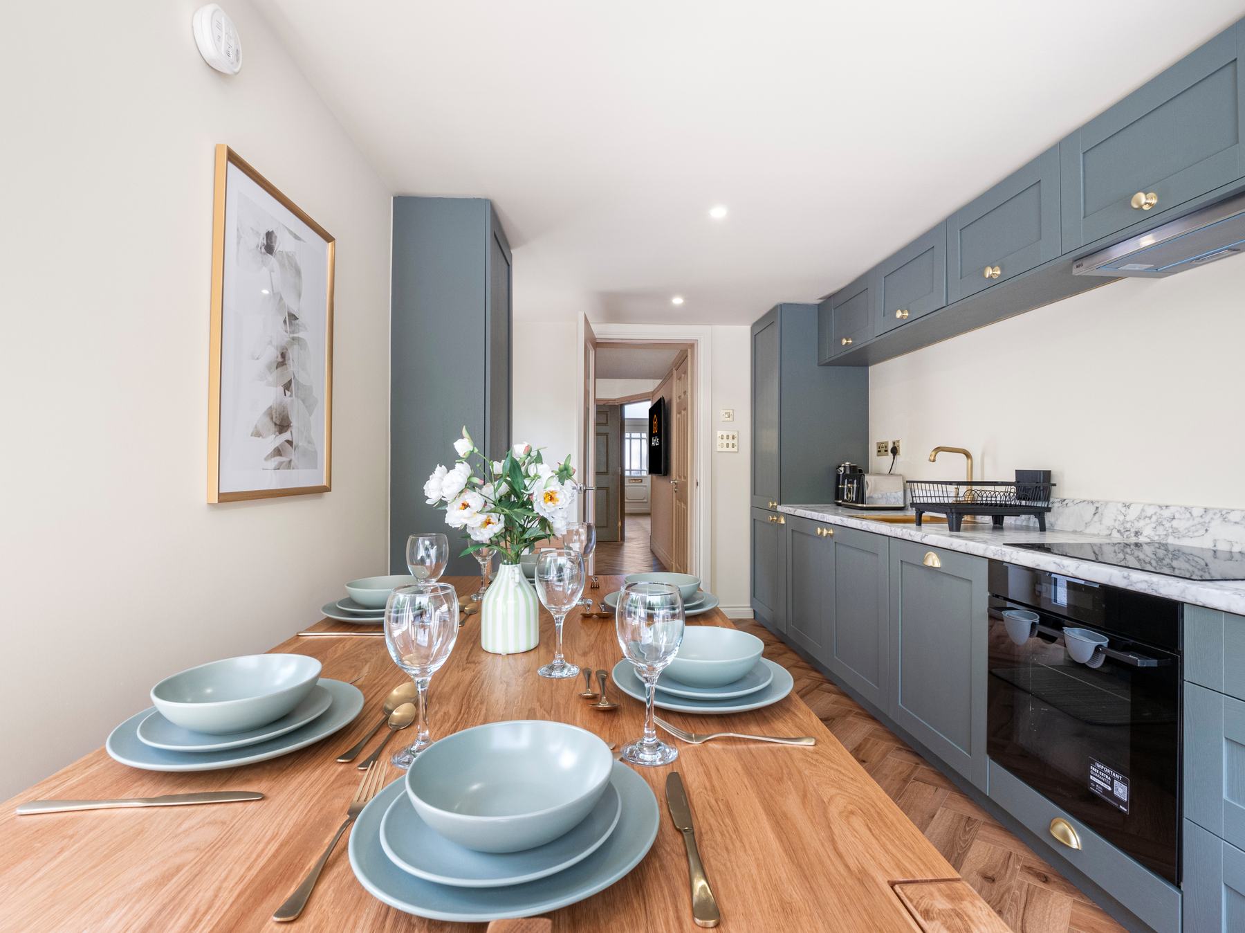Estate agent photography Glasgow, dining kitchen and hallway