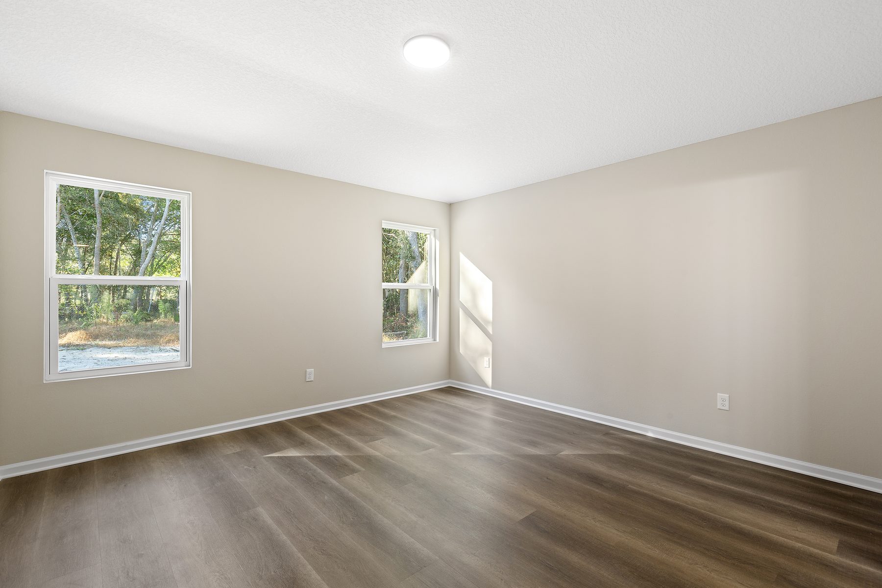 Empty room before virtual staging